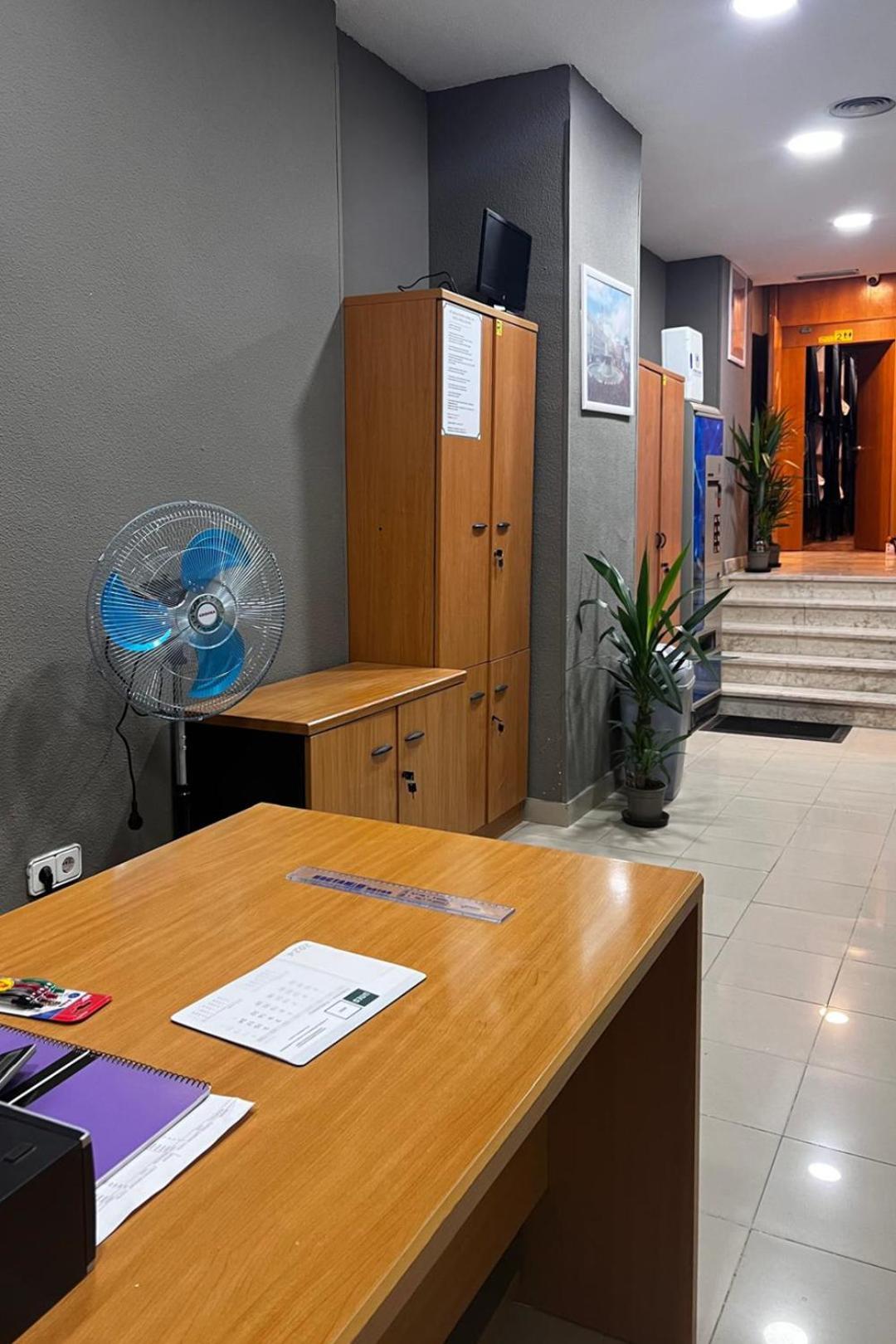 Hostel Estrella 20 Μαδρίτη Εξωτερικό φωτογραφία